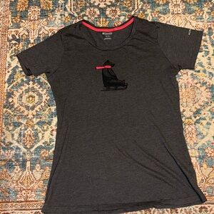 Columbia women’s dark grey T-shirt with bear on sled size XL